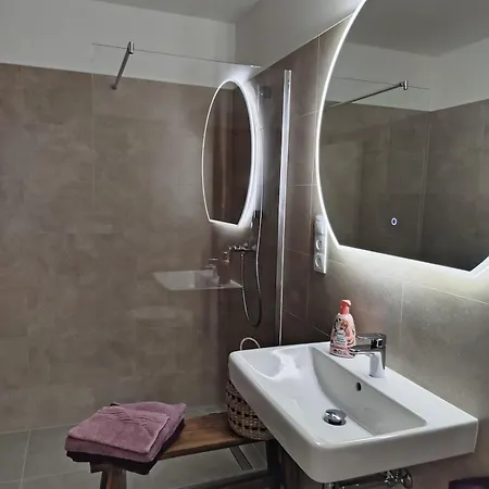 Stylish In The Heart Of Old Town Μπρατισλάβα
